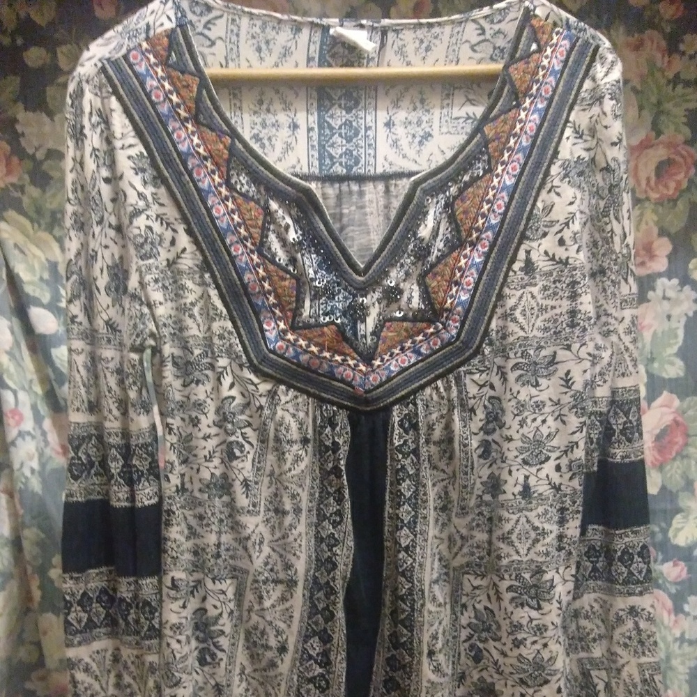 Akemi+Kin Long sleeve boho style top